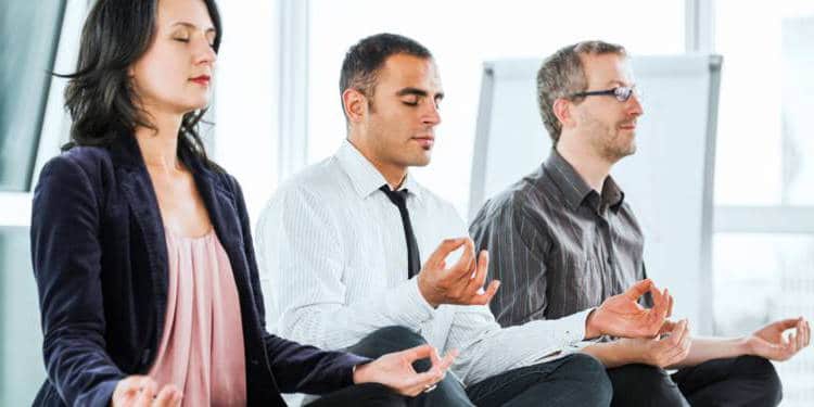 Le smart working et la méditation : quand les sociétés passent à un mode de travail plus sain